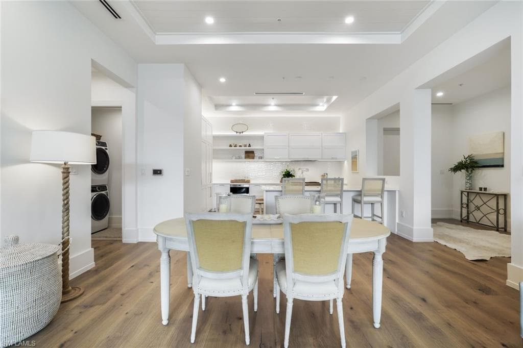201 8th St S 308, Naples, FL 34102-12