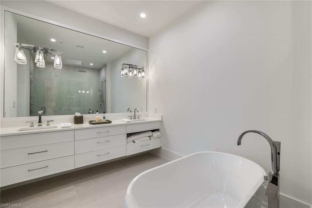 201 8th St S 308, Naples, FL 34102-17