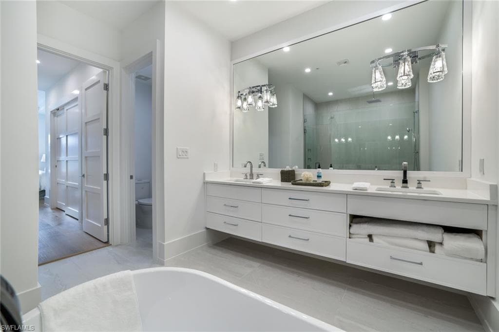 201 8th St S 308, Naples, FL 34102-18