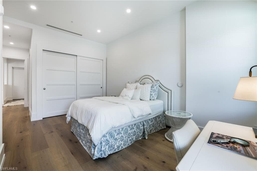 201 8th St S 308, Naples, FL 34102-21