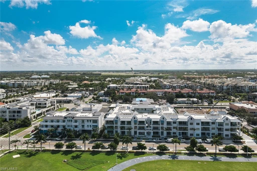 201 8th St S 308, Naples, FL 34102-32