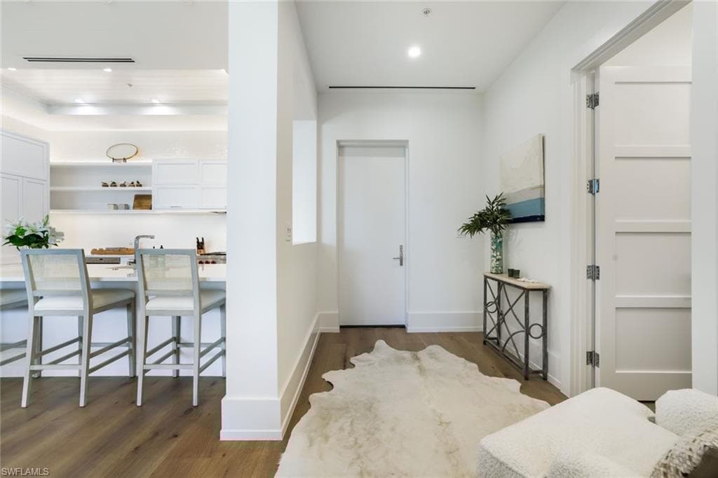 201 8th St S 308, Naples, FL 34102-4