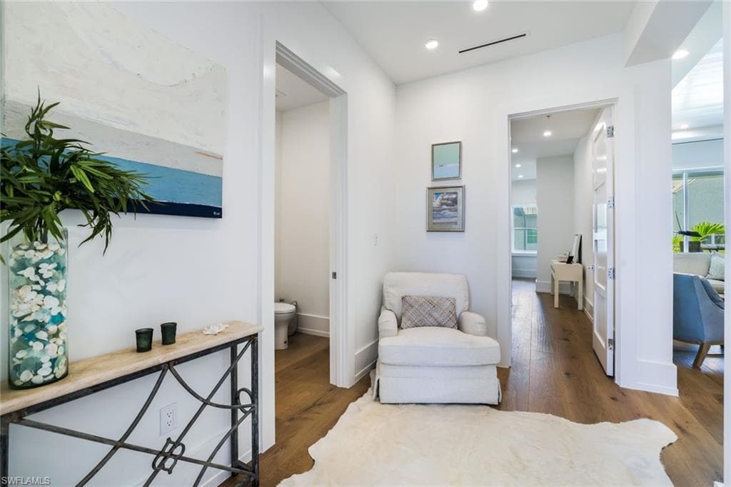 201 8th St S 308, Naples, FL 34102-7