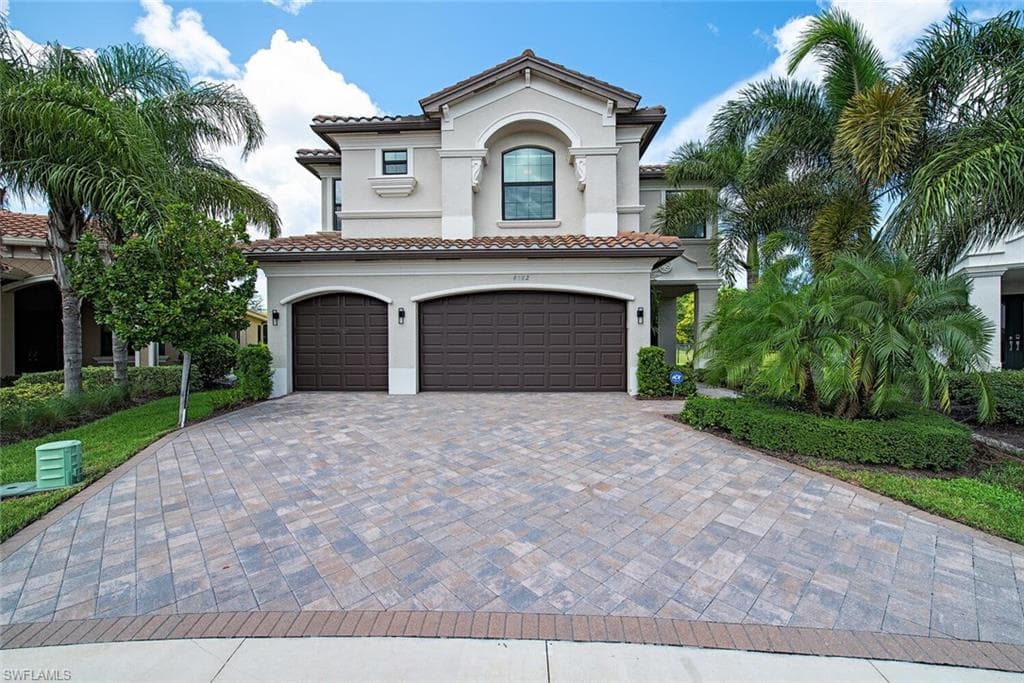 4582 Kensington Cir, Naples, FL 34119-4