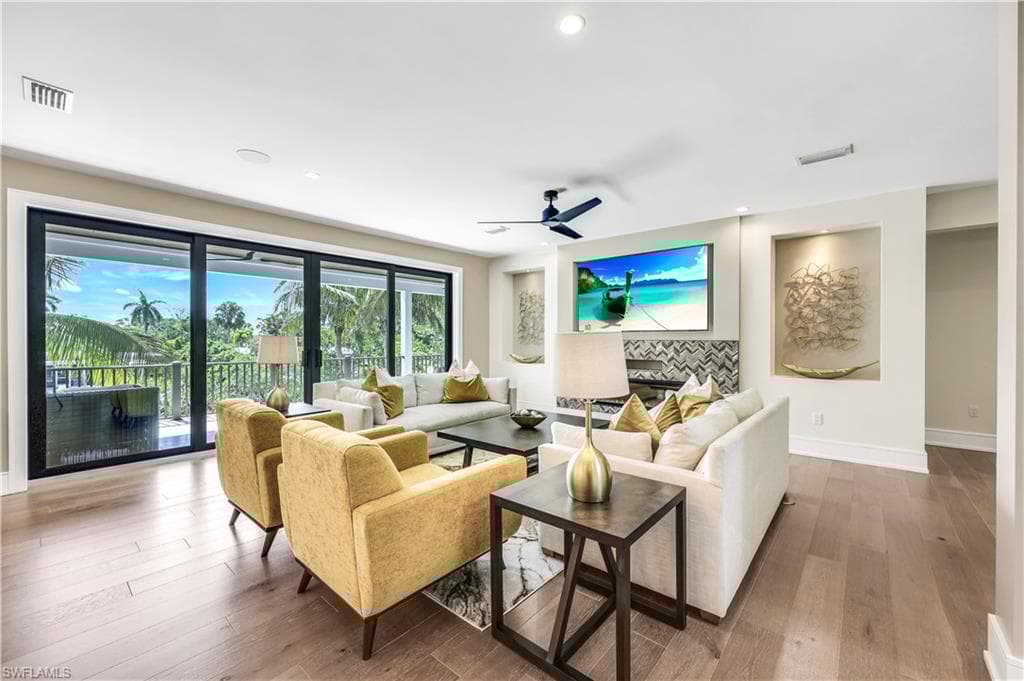 241 Willow Ave, Anna Maria, FL 34216-10