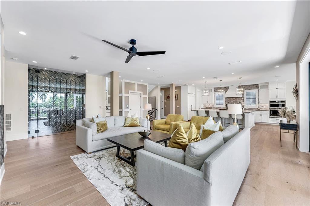 241 Willow Ave, Anna Maria, FL 34216-15