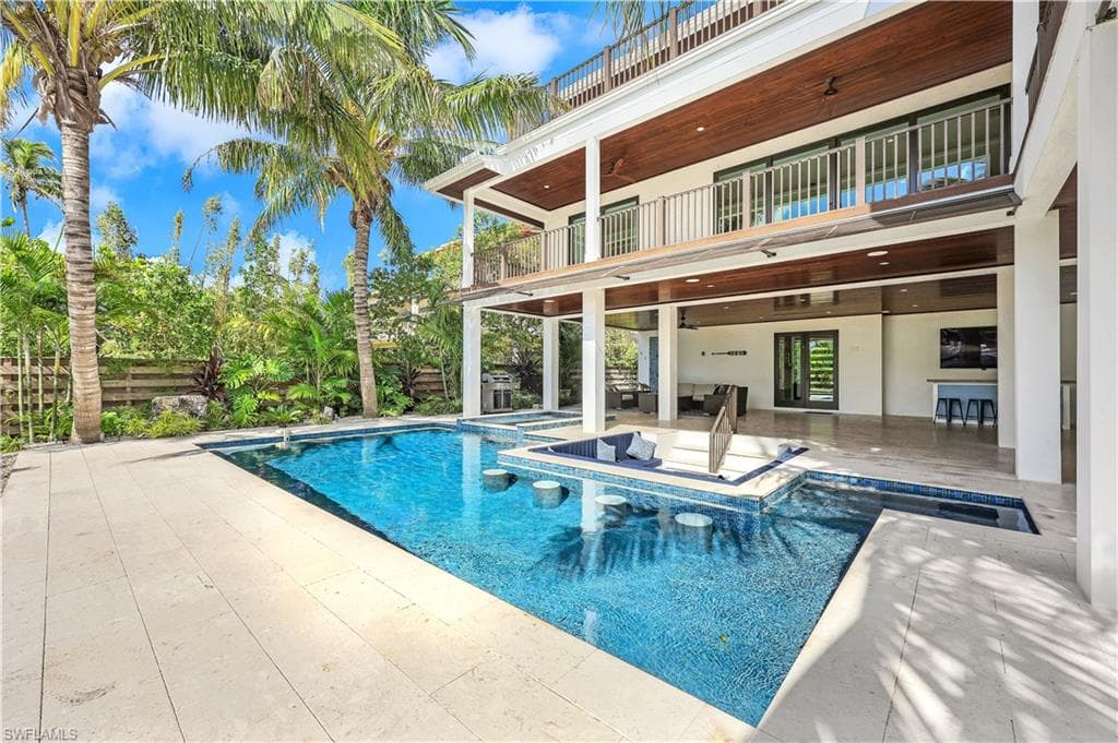 241 Willow Ave, Anna Maria, FL 34216-35