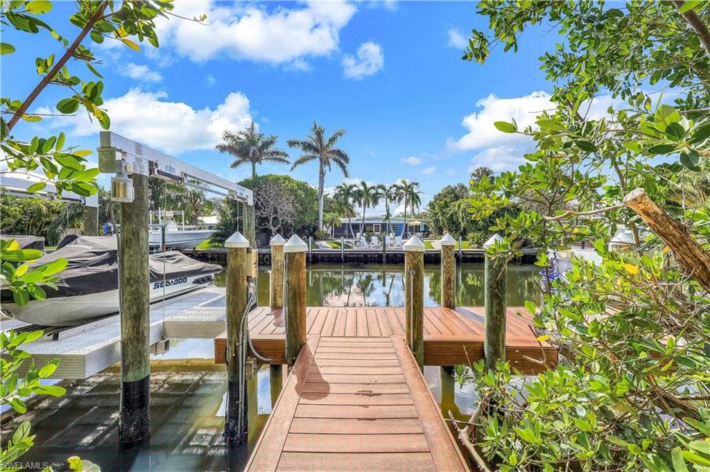 241 Willow Ave, Anna Maria, FL 34216-42