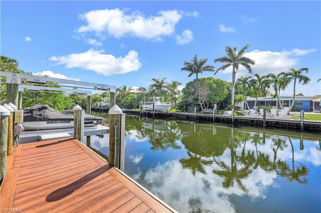 241 Willow Ave, Anna Maria, FL 34216-43