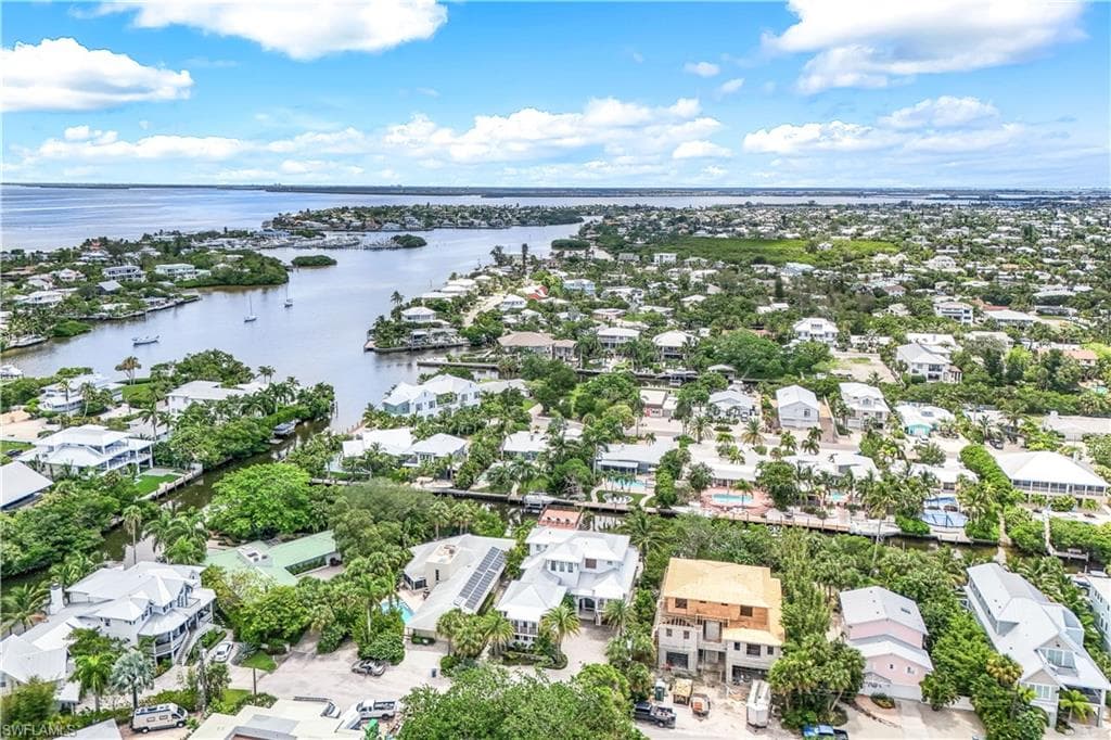 241 Willow Ave, Anna Maria, FL 34216-45