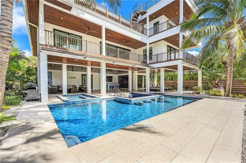 241 Willow Ave, Anna Maria, FL 34216-4