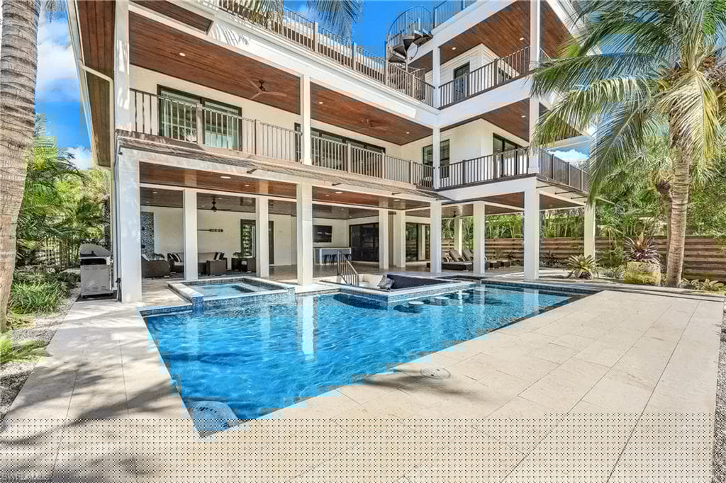 241 Willow Ave, Anna Maria, FL 34216-5