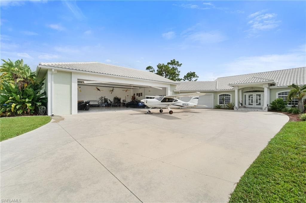 18683 Baseleg Ave, North Fort Myers, FL 33917-1
