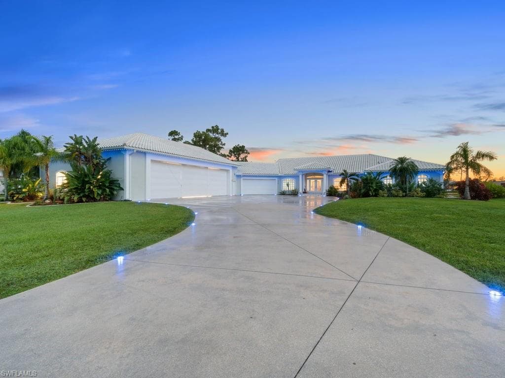 18683 Baseleg Ave, North Fort Myers, FL 33917-5