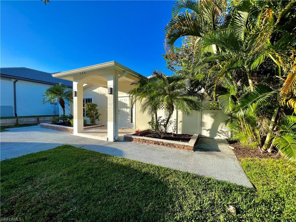 771 94th Ave N, Naples, FL 34108-9