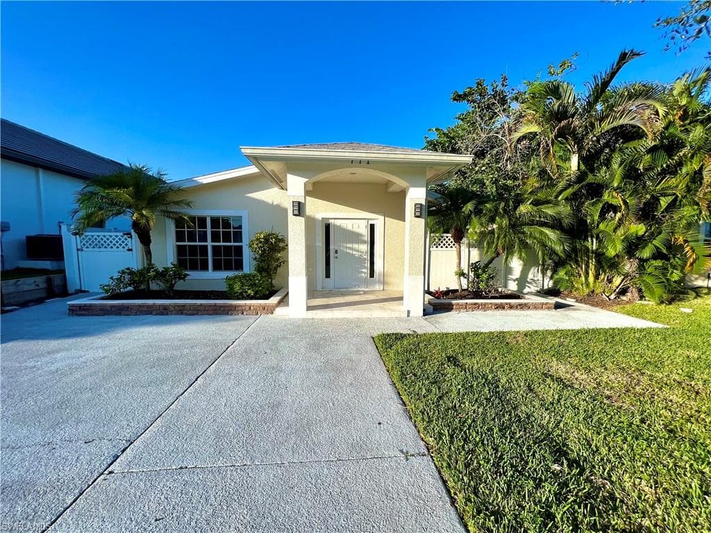 771 94th Ave N, Naples, FL 34108-10