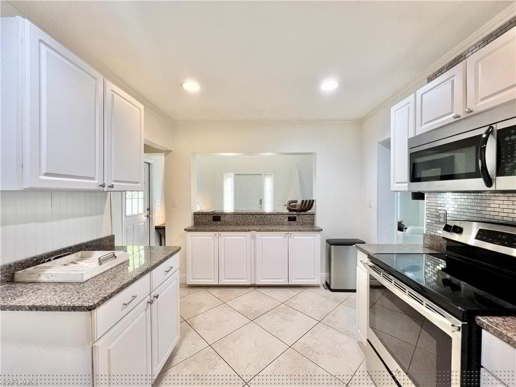 771 94th Ave N, Naples, FL 34108-21