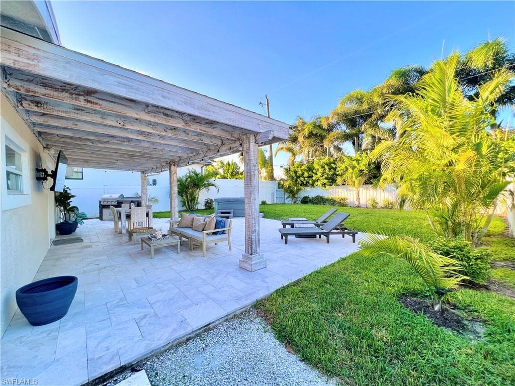 771 94th Ave N, Naples, FL 34108-4