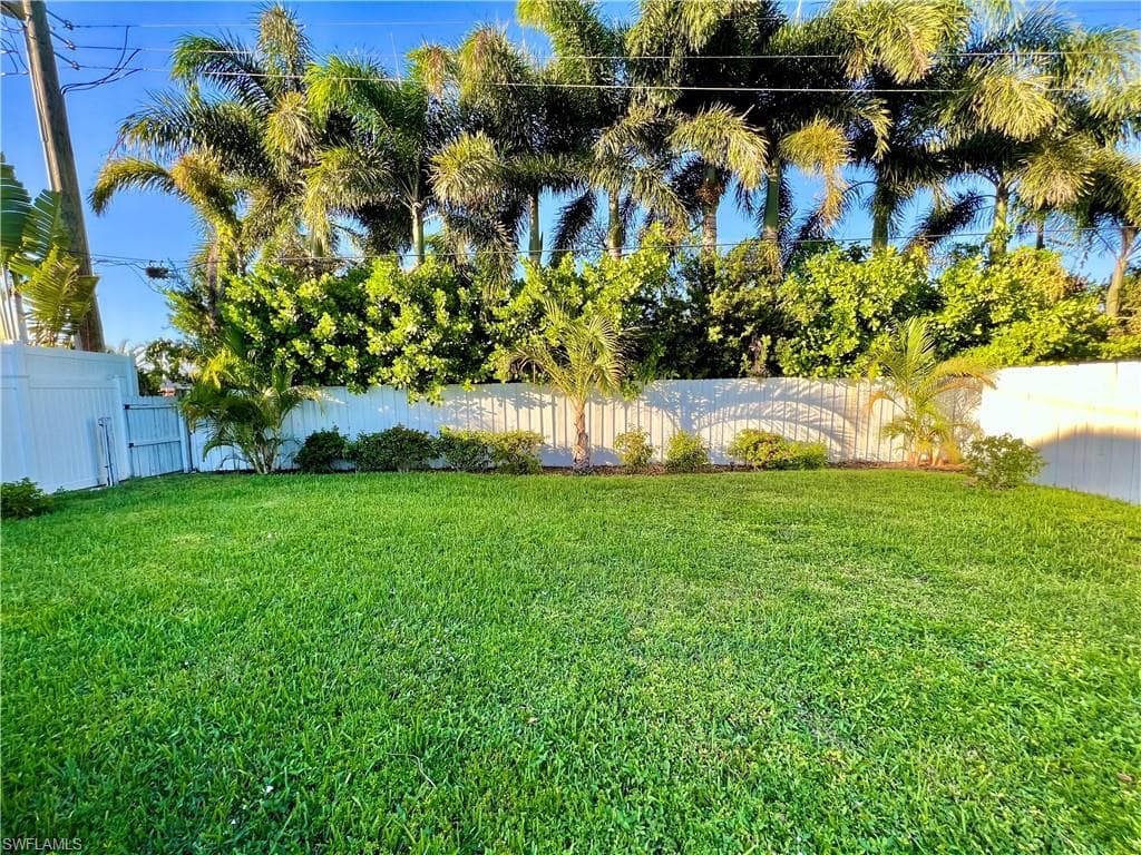 771 94th Ave N, Naples, FL 34108-8