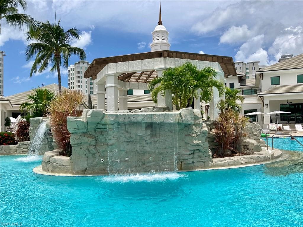 275 Indies Way 805, Naples, FL 34110-17