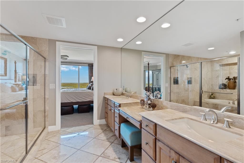 275 Indies Way 805, Naples, FL 34110-25