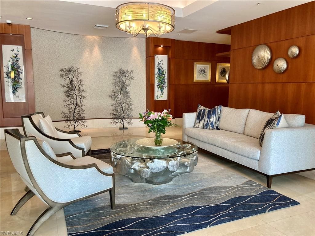 275 Indies Way 805, Naples, FL 34110-32