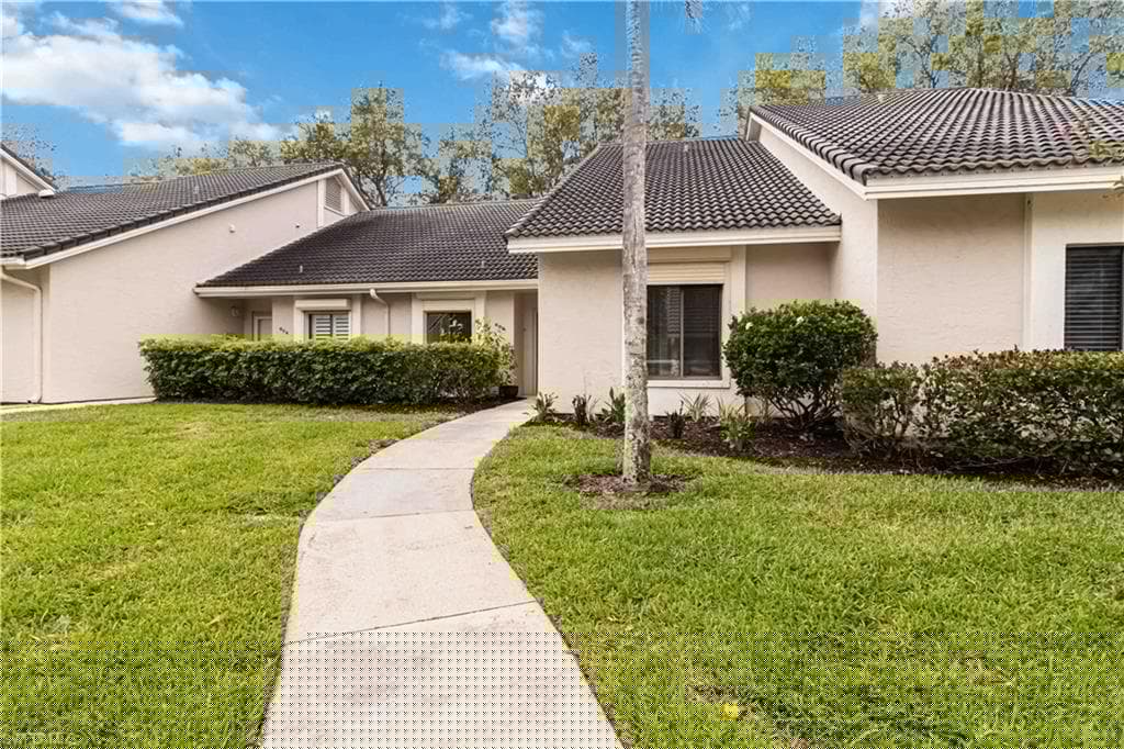 606 Arbor Lake Dr 6-104, Naples, FL 34110-29