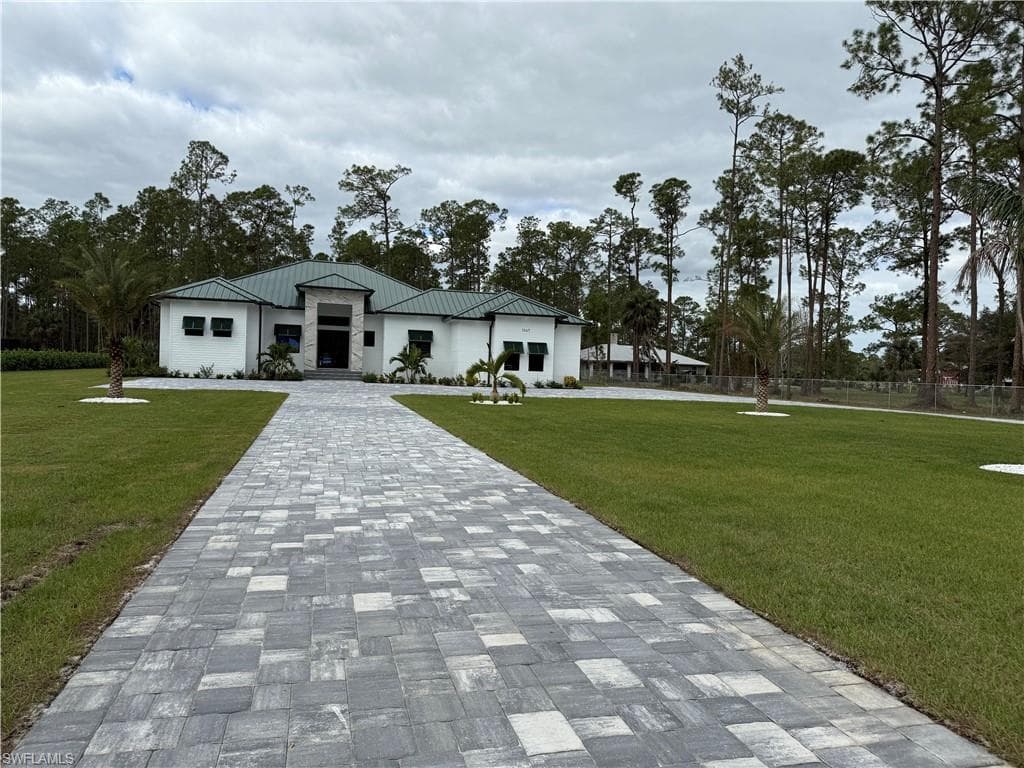 1347 23rd St SW, Naples, FL 34117-2