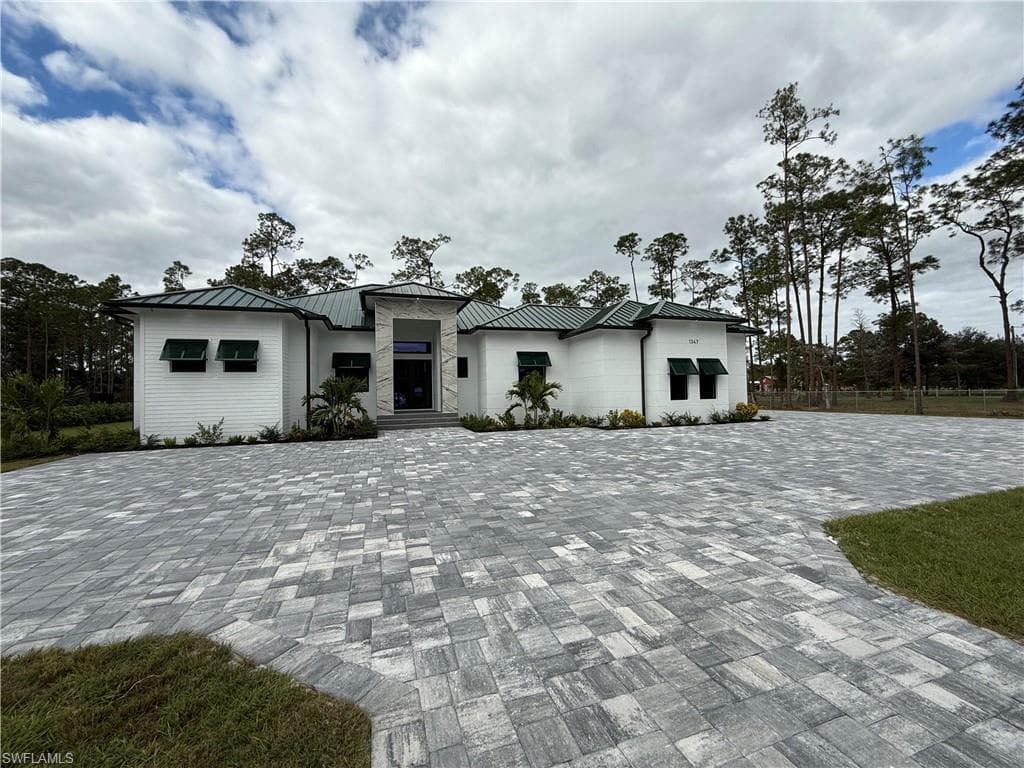 1347 23rd St SW, Naples, FL 34117-3
