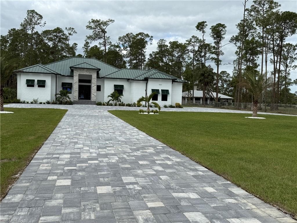 1347 23rd St SW, Naples, FL 34117-4