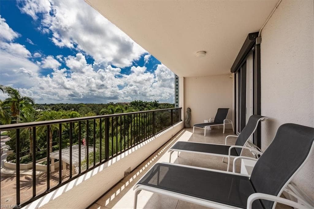 7575 Pelican Bay Blvd 403, Naples, FL 34108-15