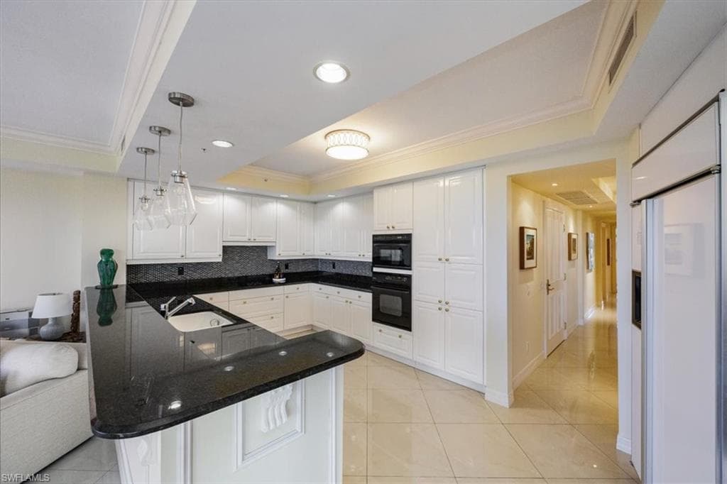 7575 Pelican Bay Blvd 403, Naples, FL 34108-4