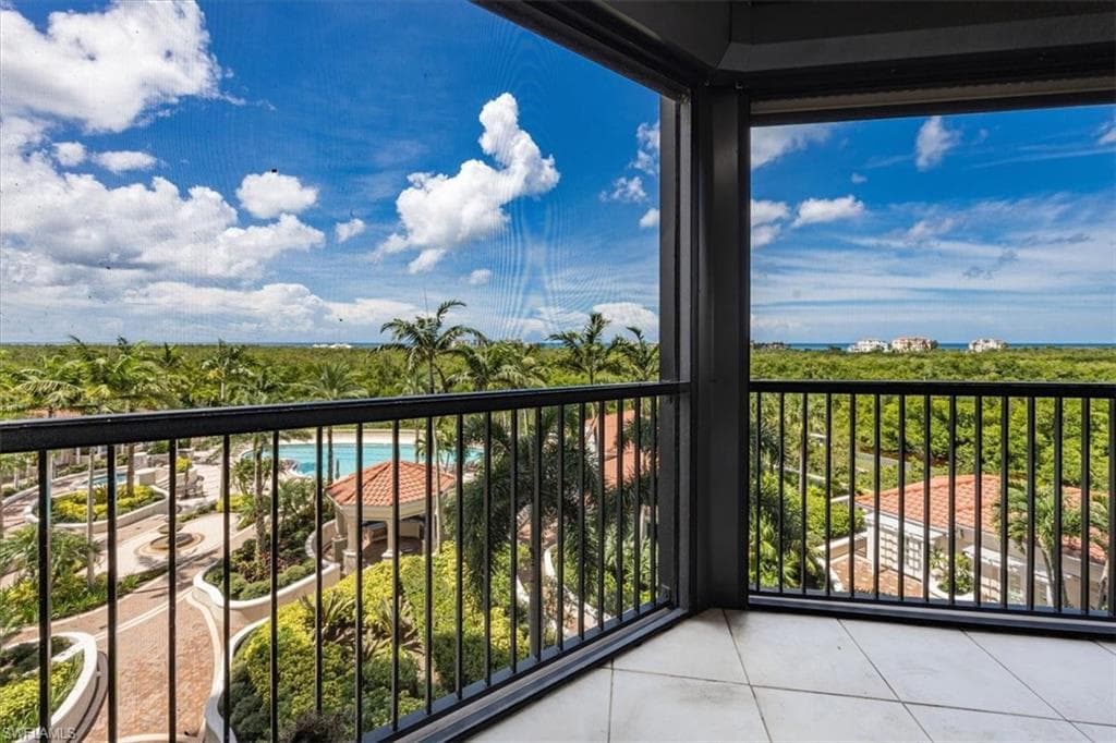 7575 Pelican Bay Blvd 403, Naples, FL 34108-8