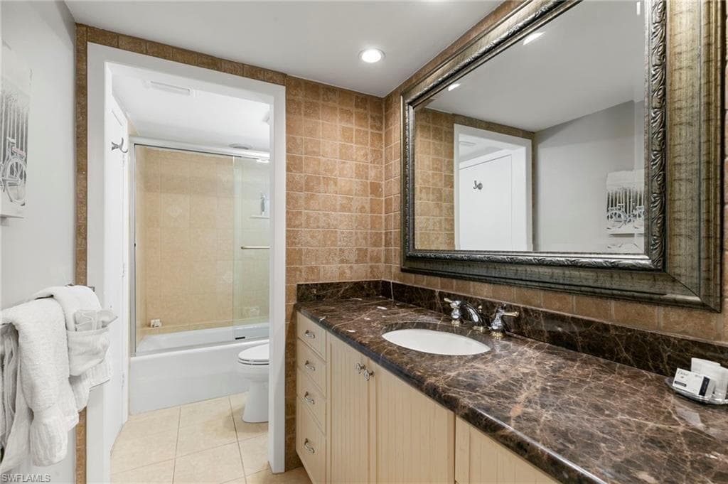 960 Swallow Ave 203, Marco Island, FL 34145-21