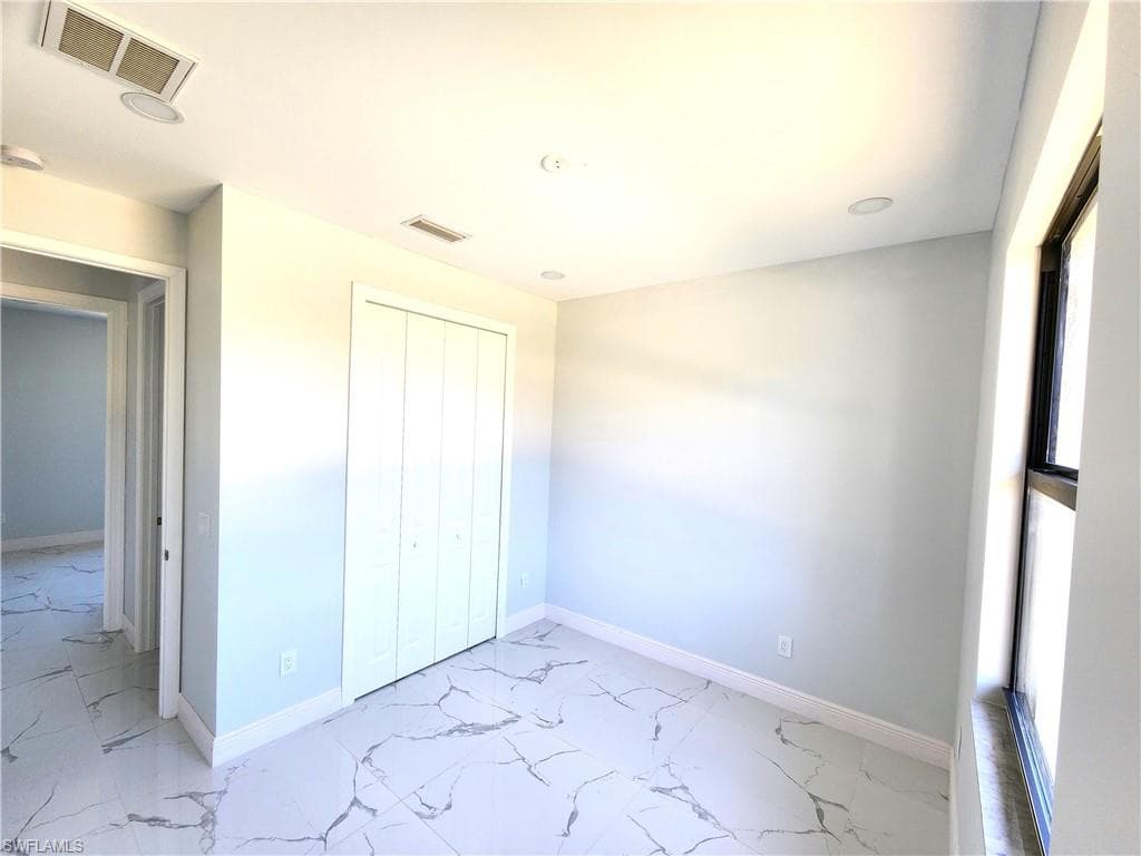 2931 52nd Ave NE, Naples, FL 34120-37