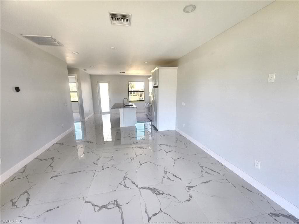 2931 52nd Ave NE, Naples, FL 34120-38