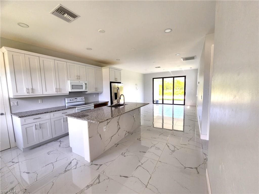 2931 52nd Ave NE, Naples, FL 34120-39