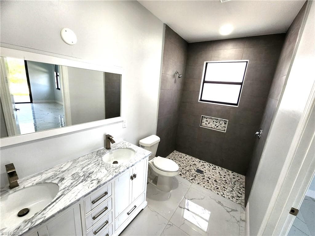 2931 52nd Ave NE, Naples, FL 34120-43
