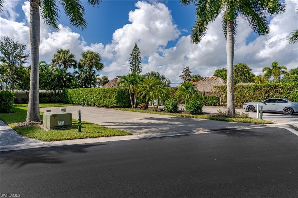 13491 Snook Cir, Naples, FL 34114-23