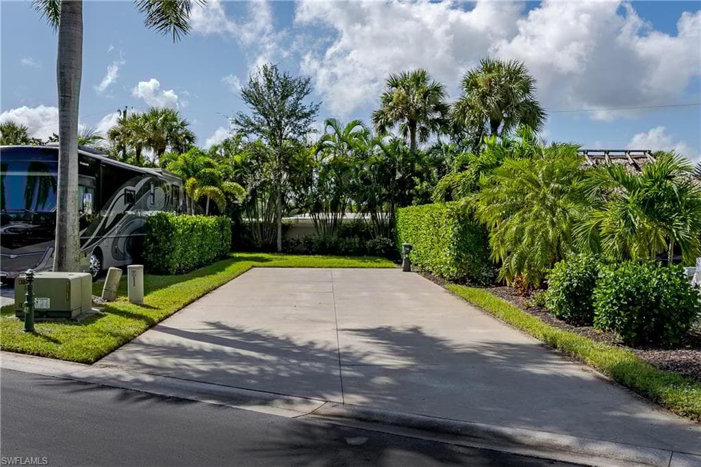 13491 Snook Cir, Naples, FL 34114-24