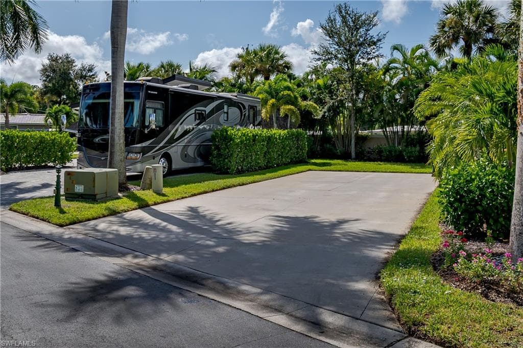 13491 Snook Cir, Naples, FL 34114-25