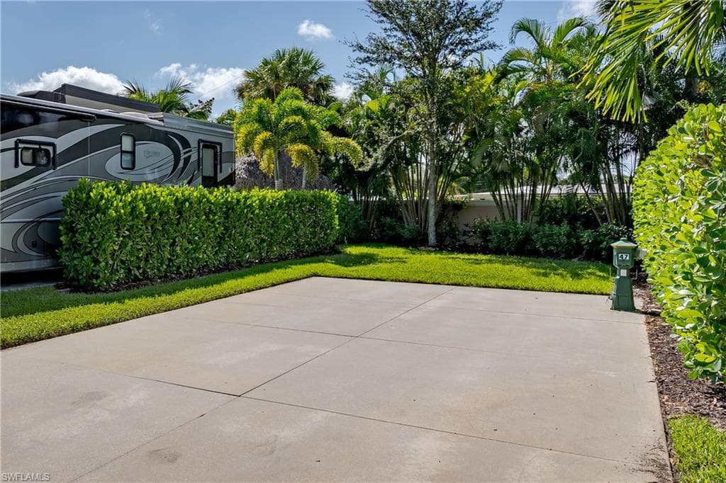 13491 Snook Cir, Naples, FL 34114-31