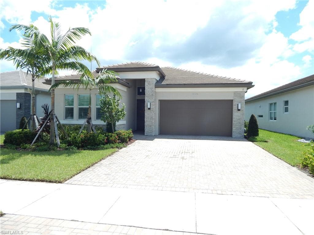 11523 Jacaranda Dr, Naples, FL 34120-1
