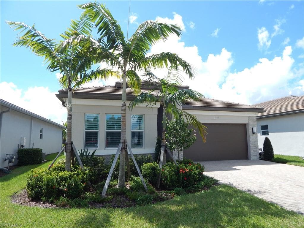 11523 Jacaranda Dr, Naples, FL 34120-3