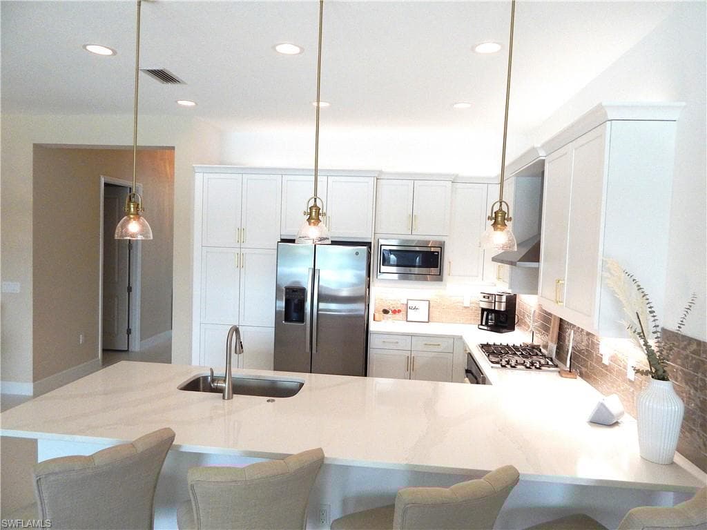 11523 Jacaranda Dr, Naples, FL 34120-7