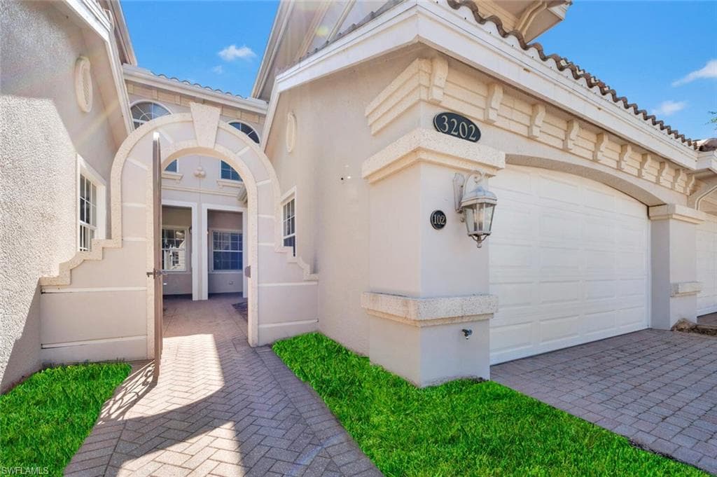 3202 Serenity Ct 102, Naples, FL 34114-37