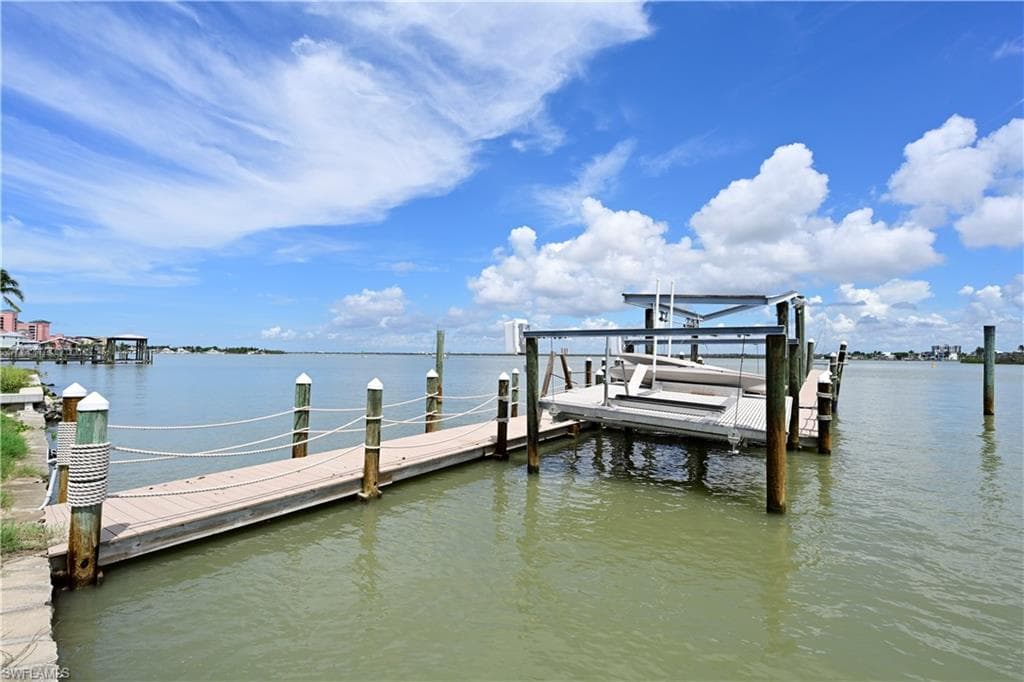655 Matanzas Ct, Fort Myers Beach, FL 33931-11