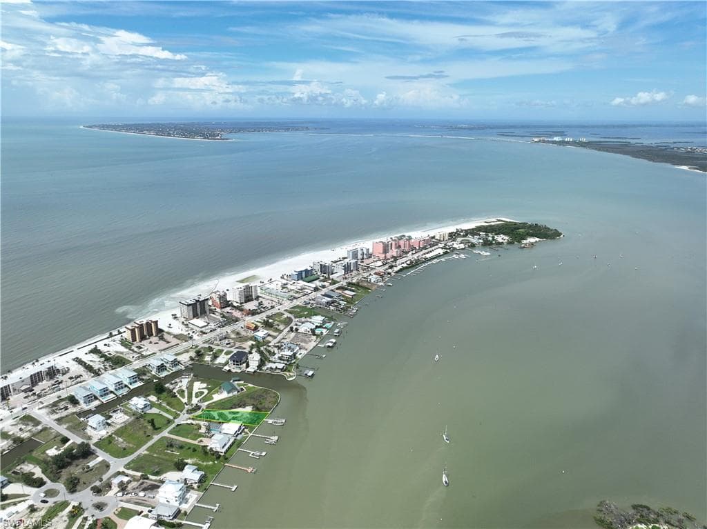 655 Matanzas Ct, Fort Myers Beach, FL 33931-2