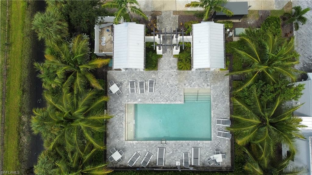 13057 Pembroke Dr, Naples, FL 34105-34