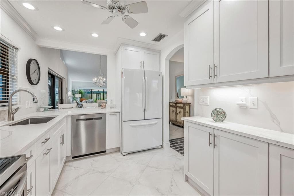 885 Reef Point Cir, Naples, FL 34108-4